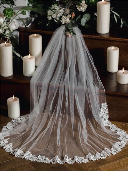 One Tier Laced Edged Bridal Veil