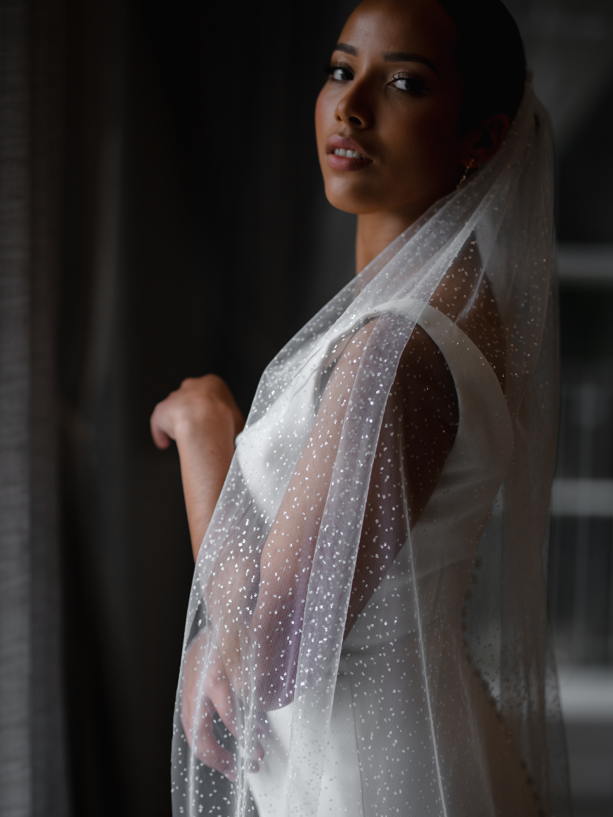 https://www.linzijay.com/images/pictures/2023-bridal-veils/la602-2.jpg?v=9d9efbf0
