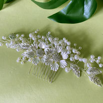 Flower Comb with Pearl Sprigs